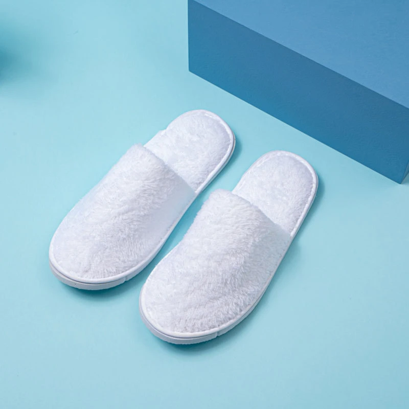 Good Quality White Closed Toe Plush Hotel Slippers with Customized Label