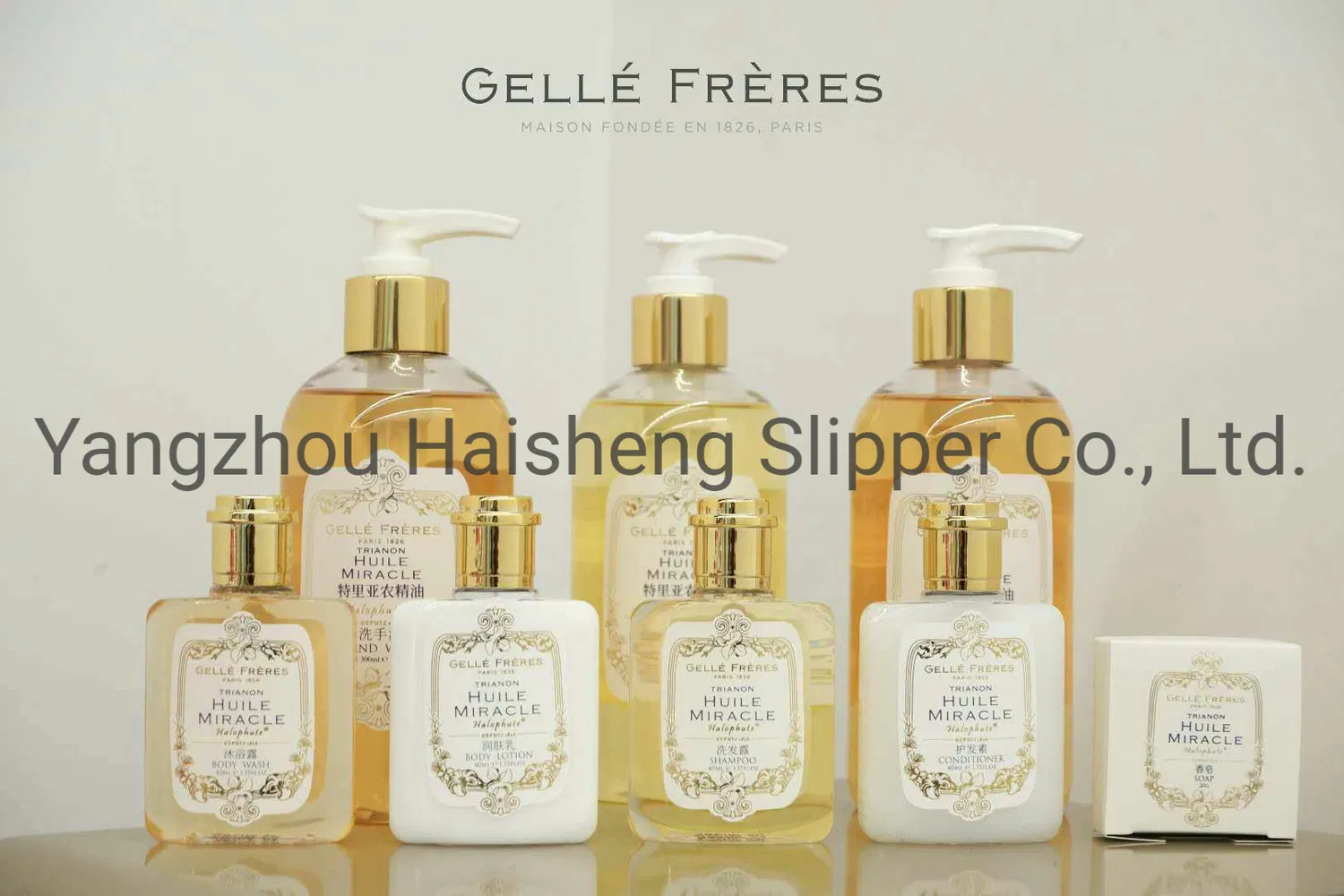 주문을 받아서 만들어진 호화스러운 OEM 5 별 처분할 수 있는 생분해성 환경 친화적인 손님 세면용품 세트 목욕탕 호텔 예의 부속품 세트